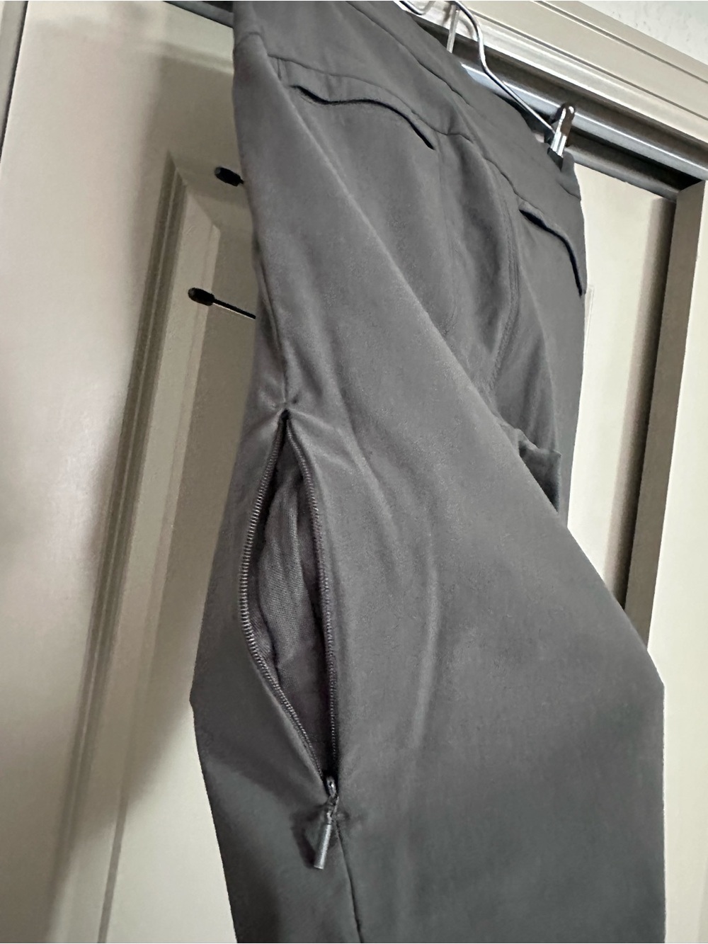 Athleta Women’s Dark Gray Outdoor Hiking Pants - Picture 4 of 9
